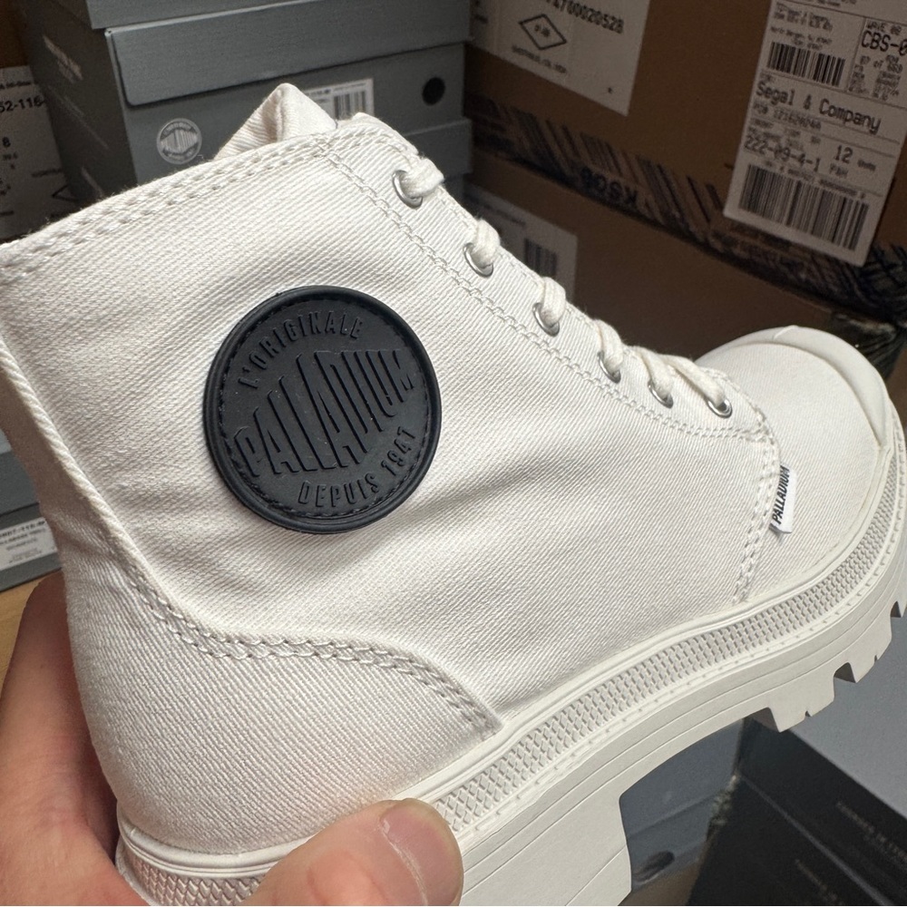 Palladium Pallabase Twill Leather Sneaker
Boots White S48 96907-116 - Picture 2 of 7